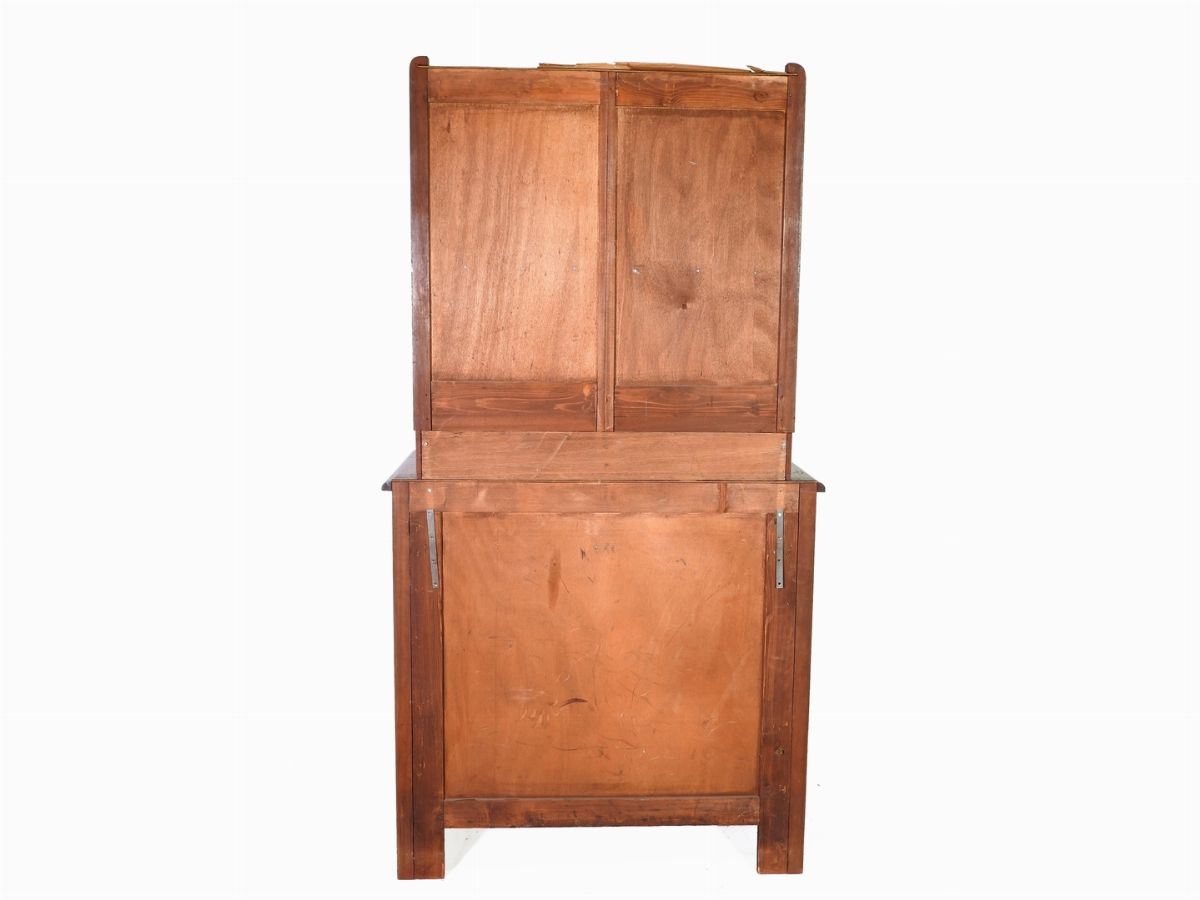 Piccola Credenza con Alzata in Noce