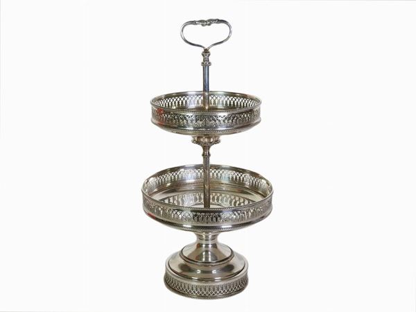 A Silver Two Tier Pedestal Bowl  (Italy, 20th Century)  - Auction Furniture, Silver and Curiosities from a Roman House - I - Maison Bibelot - Casa d'Aste Firenze - Milano
