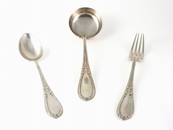 A Set of Three Silver Serving Cutlery  (early 20th Century)  - Auction Furniture, Silver and Curiosities from a Roman House - I - Maison Bibelot - Casa d'Aste Firenze - Milano