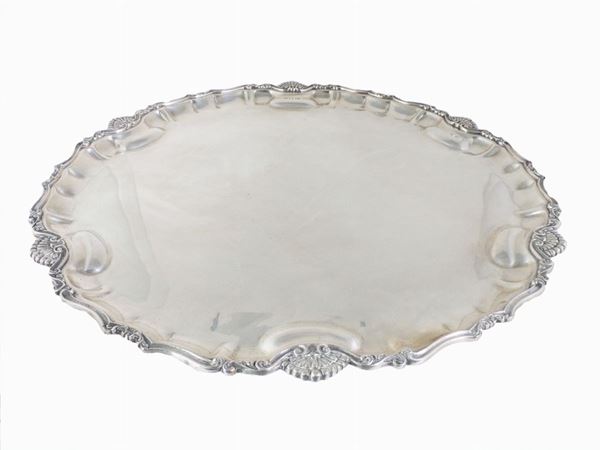 A Large Round Silver Tray  (Chiappe, Genoa, 20th Century)  - Auction Furniture, Silver and Curiosities from a Roman House - I - Maison Bibelot - Casa d'Aste Firenze - Milano