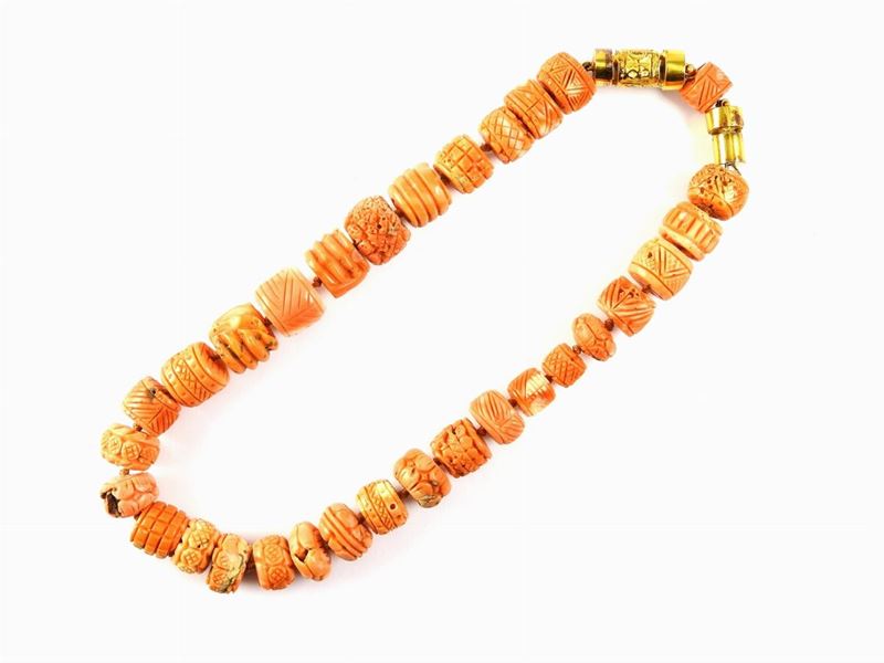 Collana in Corallo Rosa con Inserti in Oro Giallo