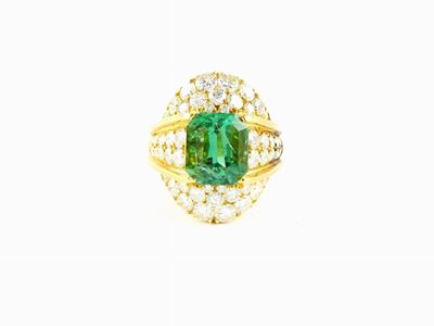 Anello in Oro Giallo con Smeraldo e Diamanti