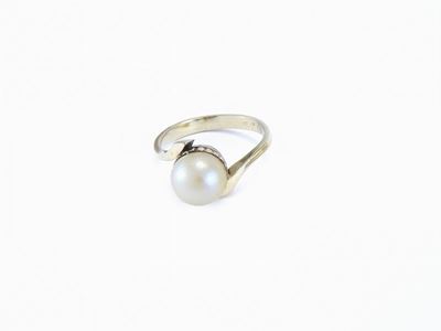 Anello in Oro Bianco e Perla Coltivata Akoya