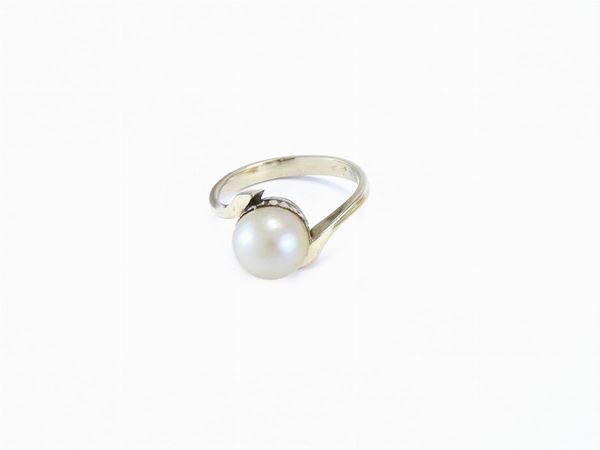 White gold ring with Akoya cultured pearl  - Auction Jewels - Maison Bibelot - Casa d'Aste Firenze - Milano