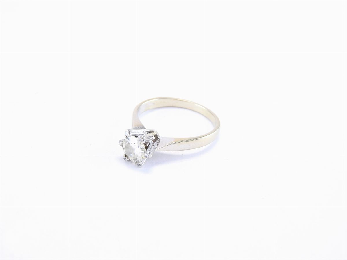 Anello Solitario in Oro Bianco e Diamante