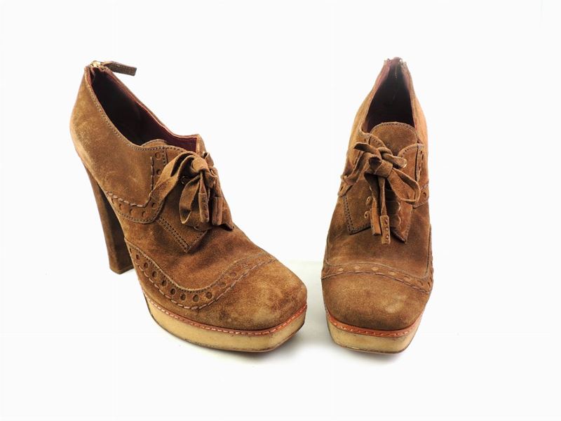 Paio di Scarpe in Camoscio Marrone, Prada