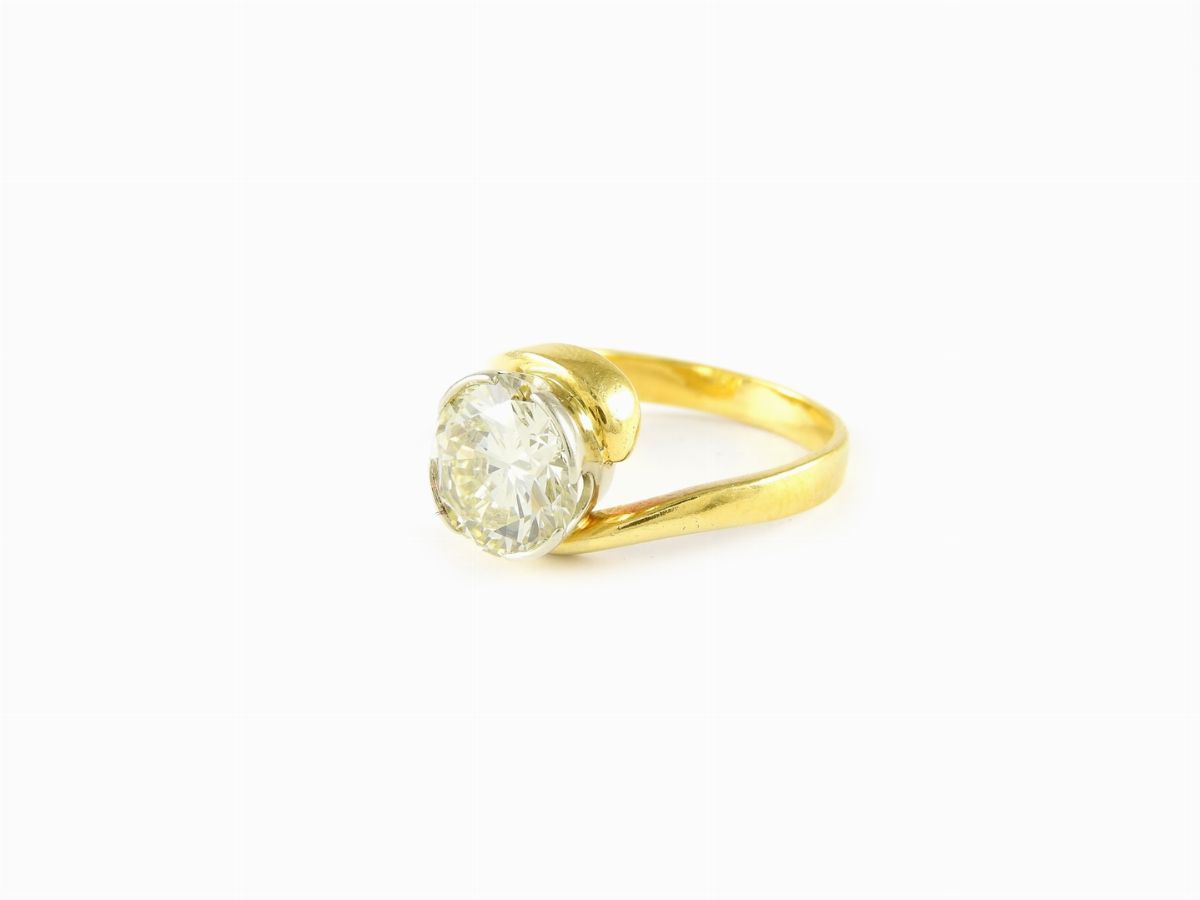 Anello Solitario in Oro Giallo con Diamante
