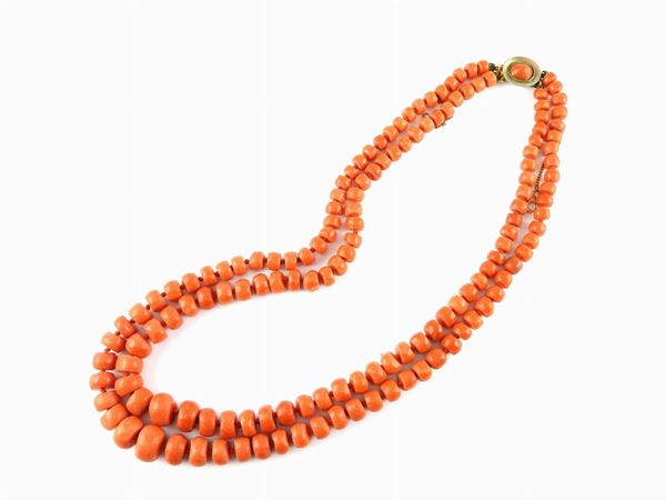 Two strands orange red coral graduated necklace, low alloyed yellow gold and coral clasp