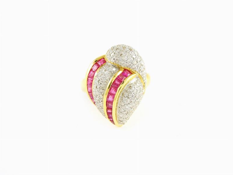 Anello in Oro Giallo con Diamanti e Rubini