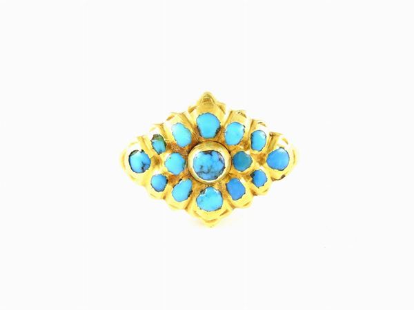 Yellow gold ring with turquoises