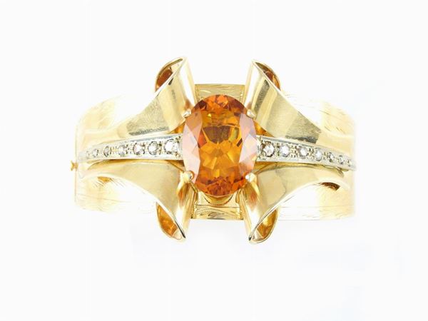 Yellow gold bangle with big citrine quartz and diamonds