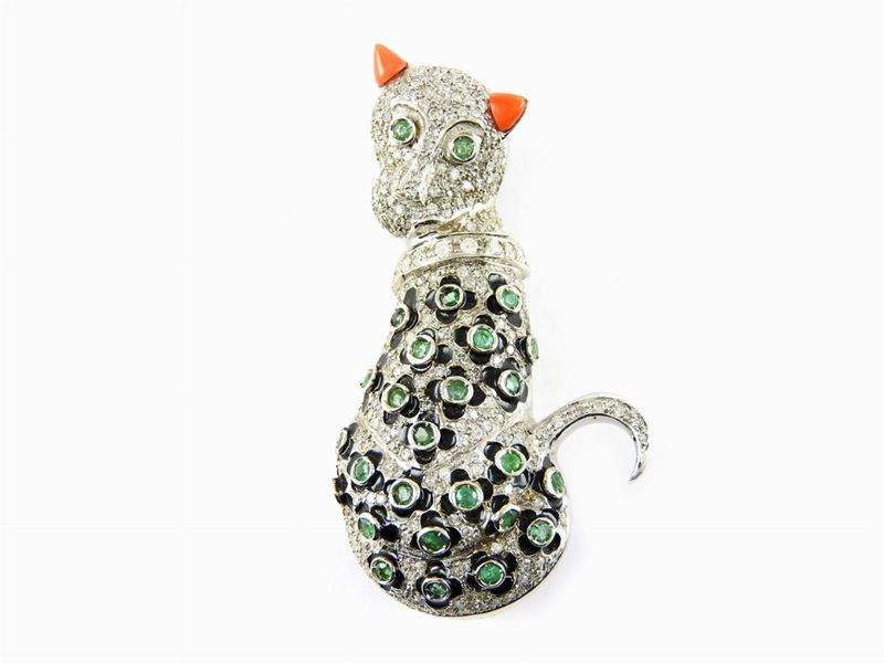 Spilla Animalier in Oro Bianco, Smalto Nero, Diamanti, Smeraldi e Corallo