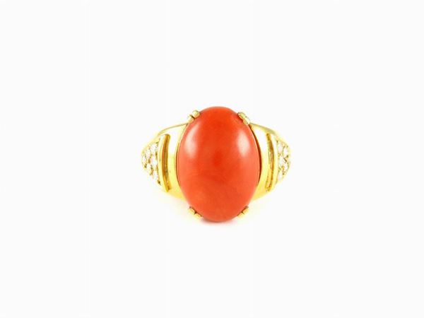 Yellow gold ring with diamonds and red coral