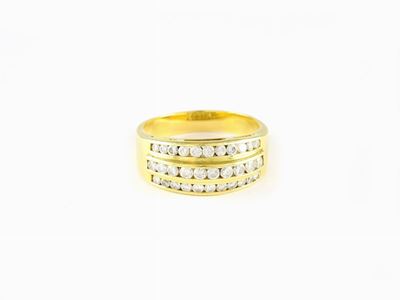 Anello a Tre Fasce in Oro Giallo con Diamanti