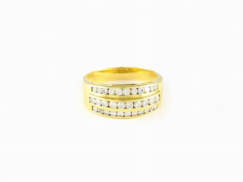 Anello a Tre Fasce in Oro Giallo con Diamanti