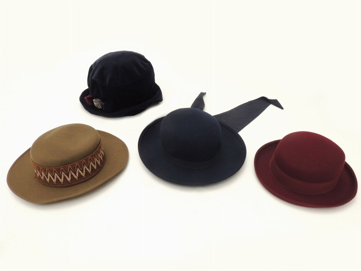 Lotto di Cappelli in Panno