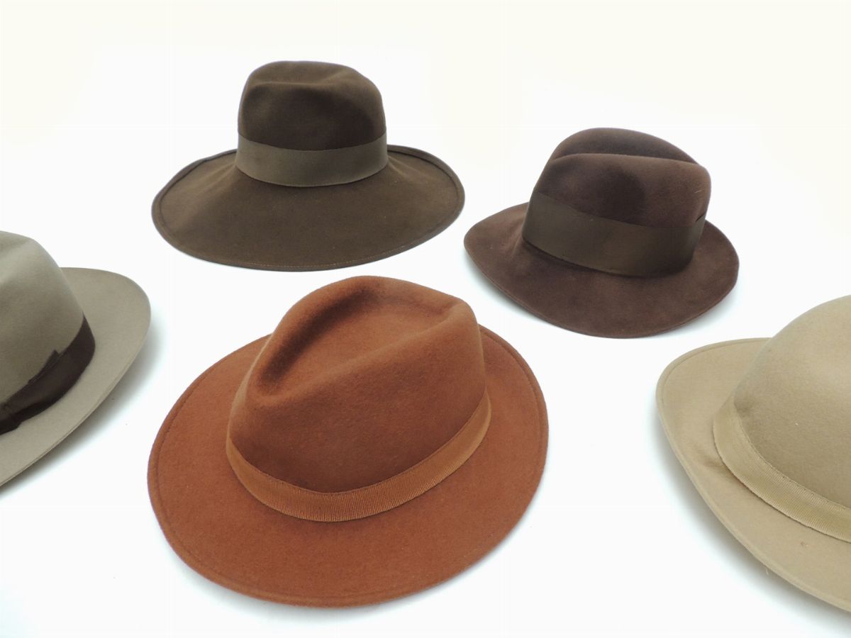 Lotto di Cappelli in Panno