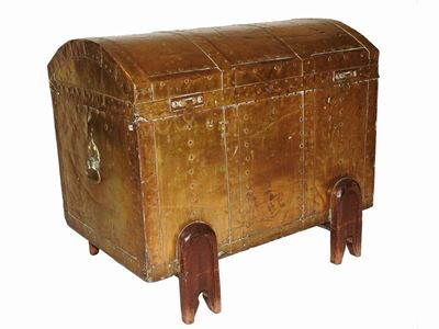 Grande Baule Orientale in Legno Rivestito in Ottone