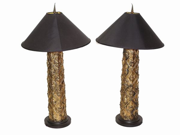 Coppia di lampade da tavolo in resina dorata
