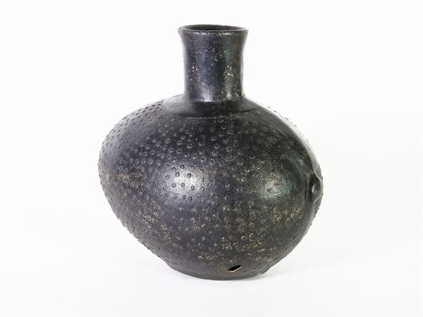 An Ebonized Earthenware Vase