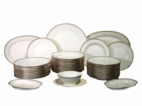 A Porcelain Dish Set