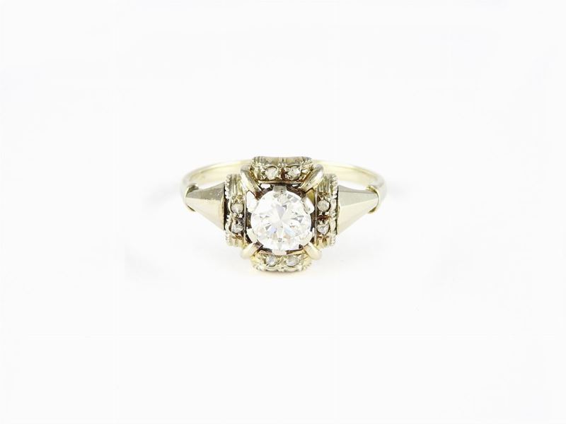 Anello in Oro Bianco con Diamanti