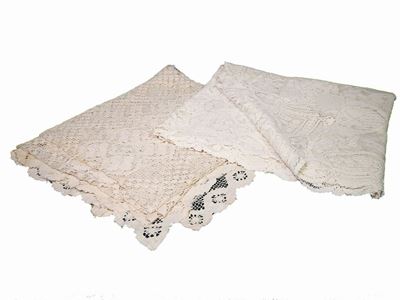 Due Tovaglie in Filet Ecrù e Panna