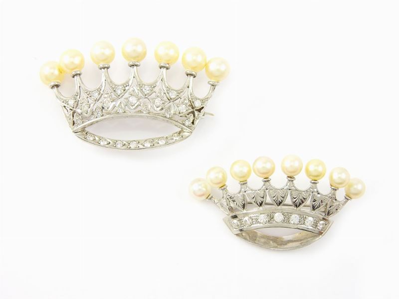 Quattro Spille a Corona in Oro Giallo e Bianco, Platino, Diamanti, Rubini Sintetici e Perle