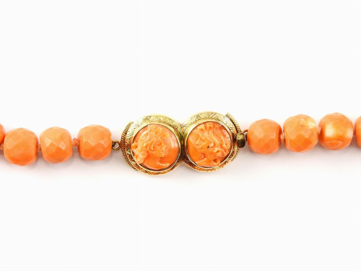 Collana Scalare in Corallo Arancio a Sfere Sfaccettate