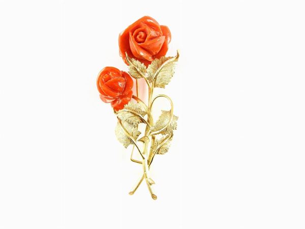 Yellow gold floral brooch with red corals  - Auction Jewels - II - II - Maison Bibelot - Casa d'Aste Firenze - Milano
