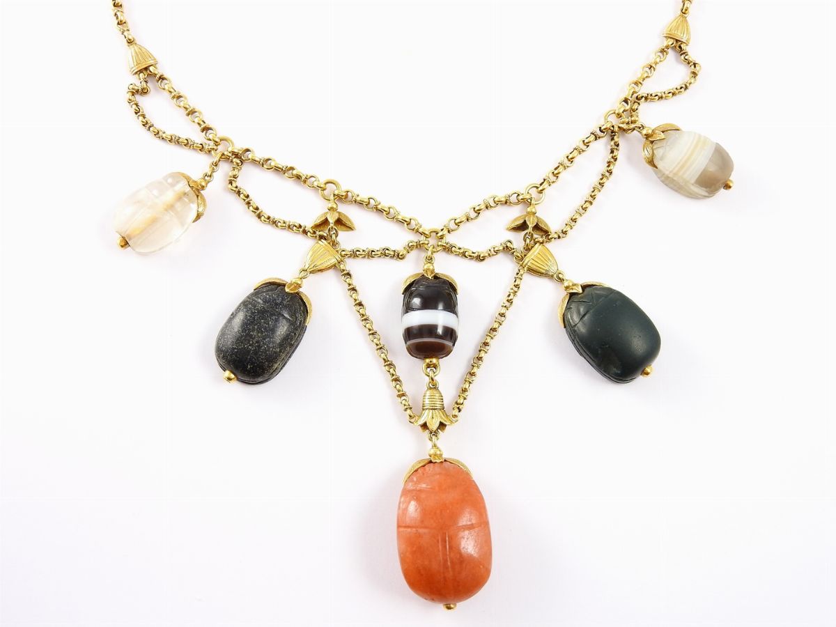 Collana Tiffany & Co. in Oro Giallo con Sei Sigilli Egizi in Pietre Dure