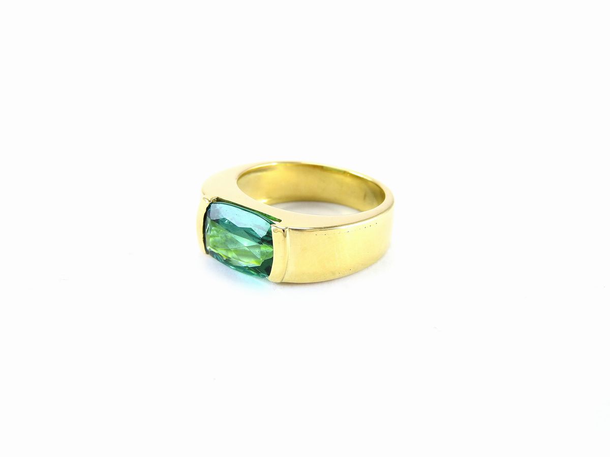 Anello in Oro Giallo con Tormalina Indicolite Verde Azzurra