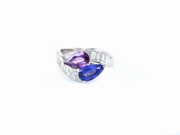 White gold croisé ring with diamonds and blue and violet sapphires