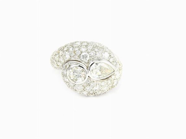 White gold Elvira Cammarata croisé ring with diamonds