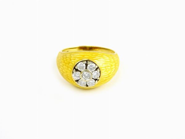 White and yellow gold ring with enamel and diamonds