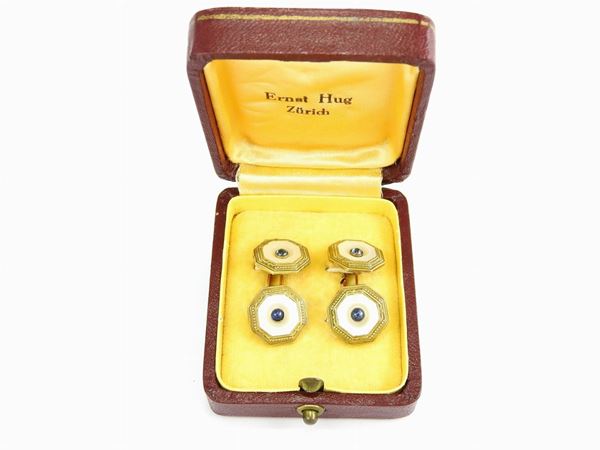 14Kt yellow gold cuff-links with mother-of-pearl and sapphires