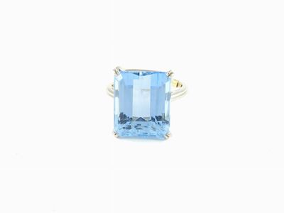 Anello in Platino con Acquamarina