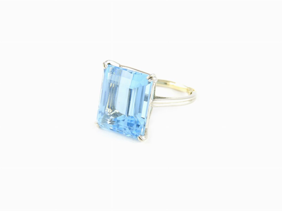 Anello in Platino con Acquamarina