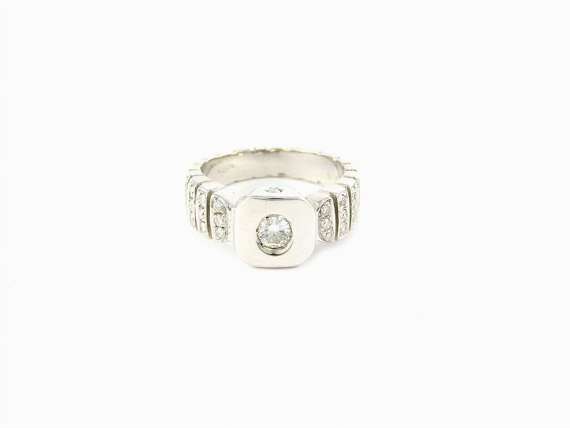 Anello in Oro Bianco con Diamanti