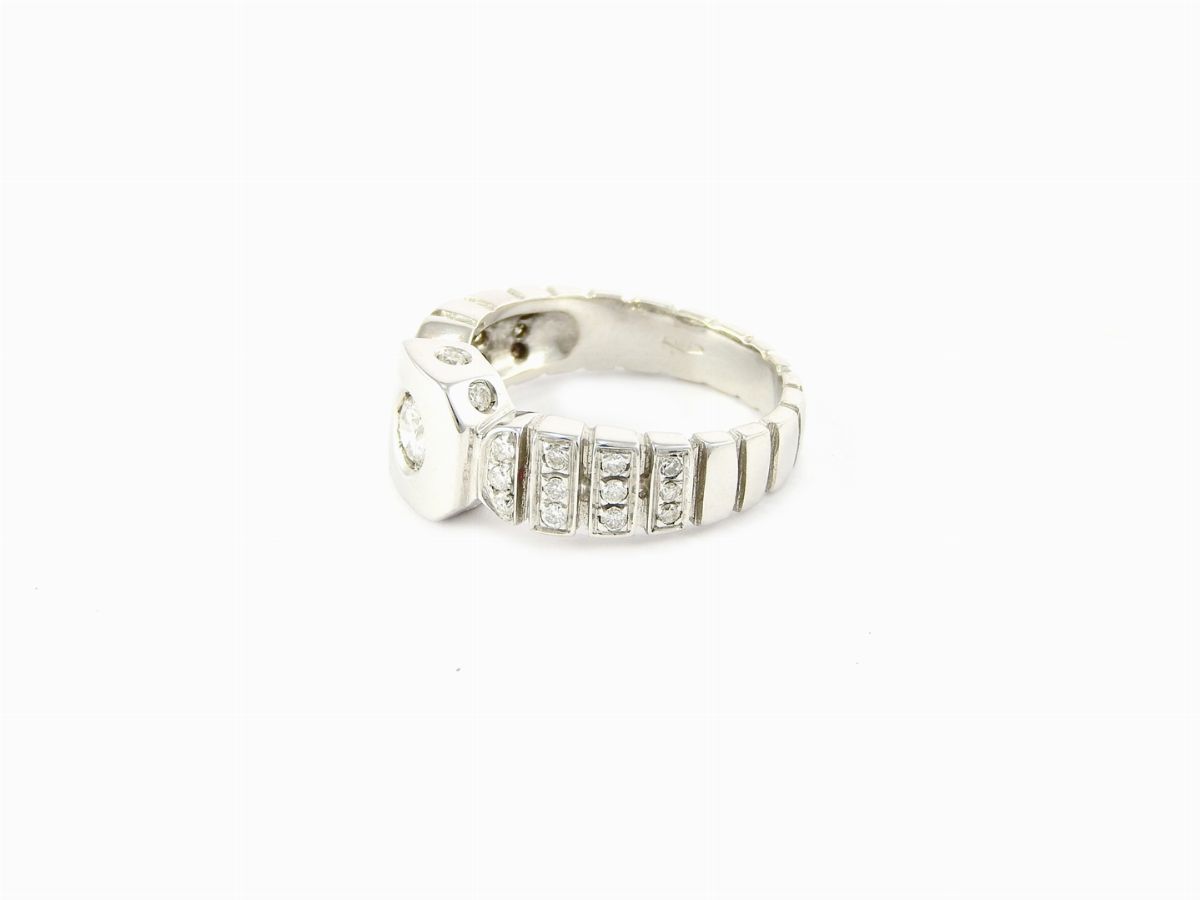 Anello in Oro Bianco con Diamanti