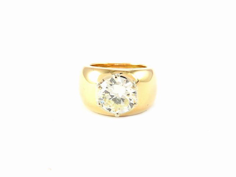 Anello Solitario a Fascia in Oro Giallo con Diamante