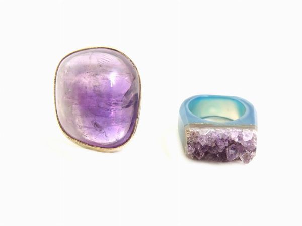 Two amethyst and agate rings