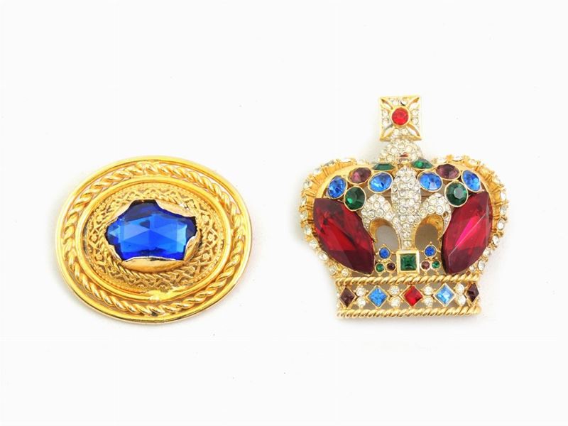 Due Spille in Metallo Dorato e Strass, Butler & Winston e Gianfranco Ferrè