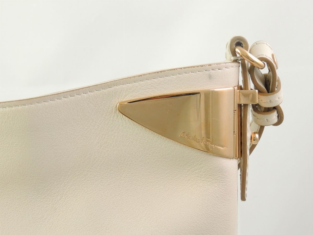 Borsa a Tracolla in Pelle Bianca, Salvatore Ferragamo