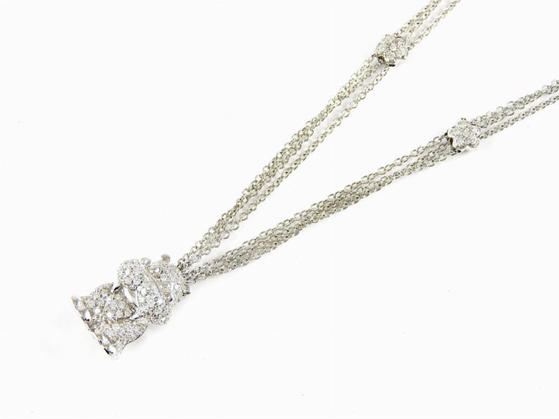 Girocollo a Tre Catene con Inserti a Forma di Stella e Pendente Animalier in Oro Bianco e Diamant...