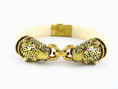 Bracciale Animalier Rigido Gay Frères in Oro Giallo, Smalti, Rubini e Avorio