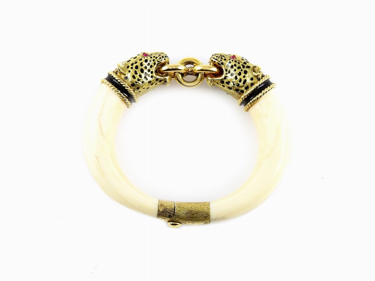 Bracciale Animalier Rigido Gay Frères in Oro Giallo, Smalti, Rubini e Avorio