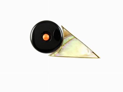 Spilla di Design in Oro Giallo, Madreperla, Onice e Corallo Arancio