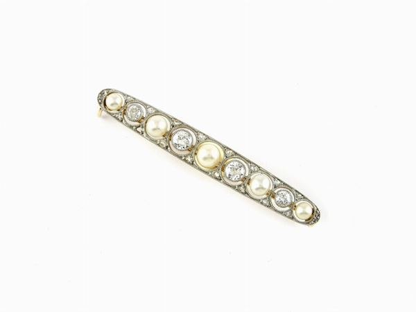 14Kt white and yellow gold bar brooch with diamonds and pearls