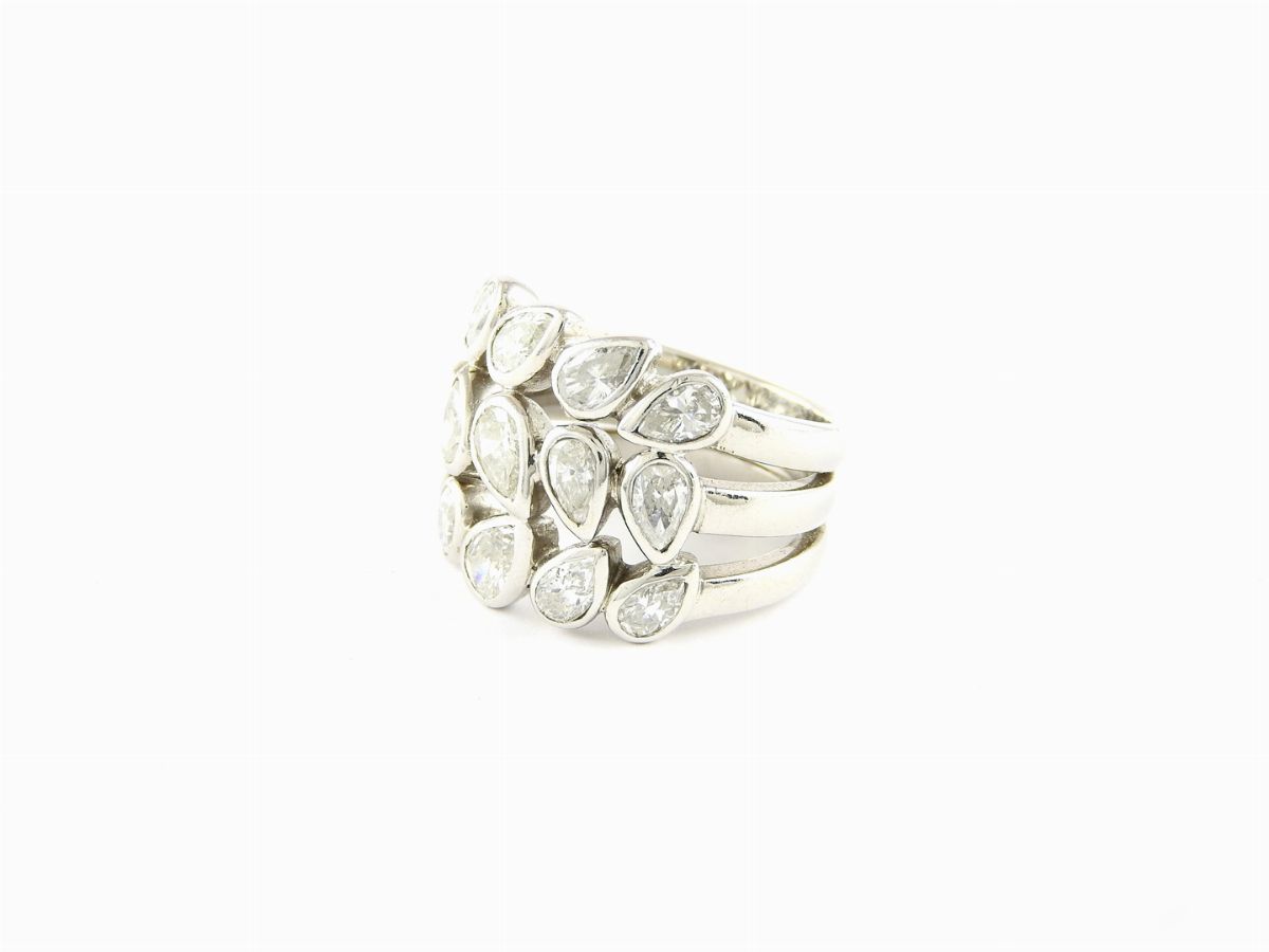Anello a Fascia in Oro Bianco e Diamanti